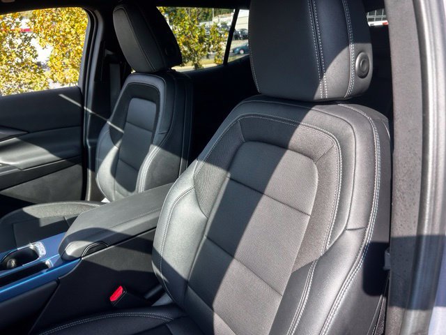 Used 2024 Chevrolet Equinox EV LT w/ LPO, Blackout Package FWD image 12