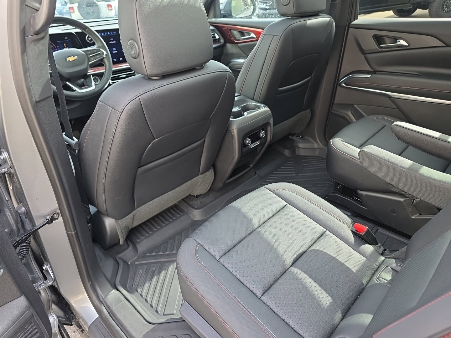 Used 2025 Chevrolet Traverse Z71 AWD/4WD image 18