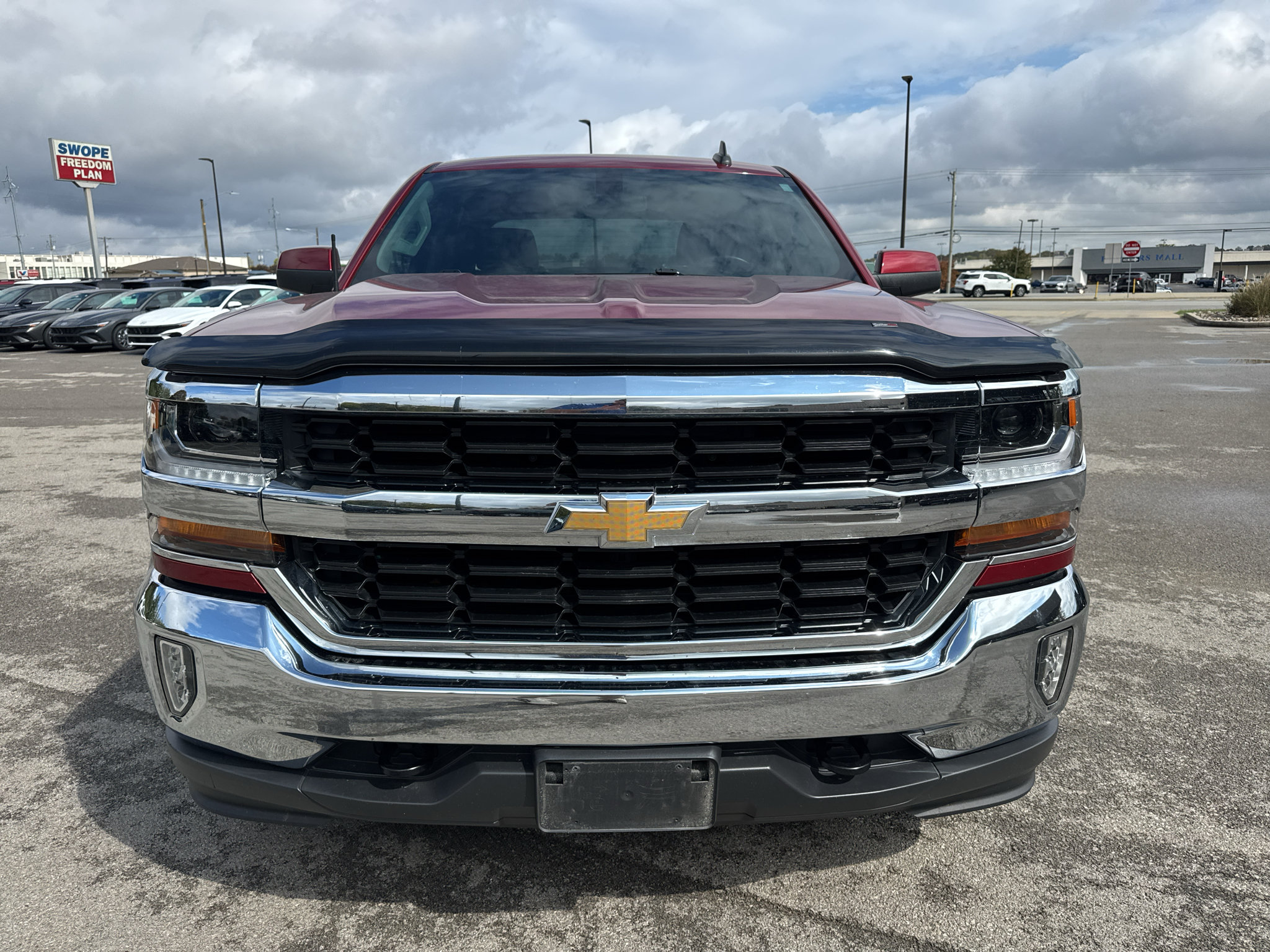 Used 2018 Chevrolet Silverado 1500 LT w/ LT Eassist Package AWD/4WD image 2