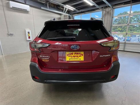 Used 2024 Subaru Outback Premium AWD/4WD image 4
