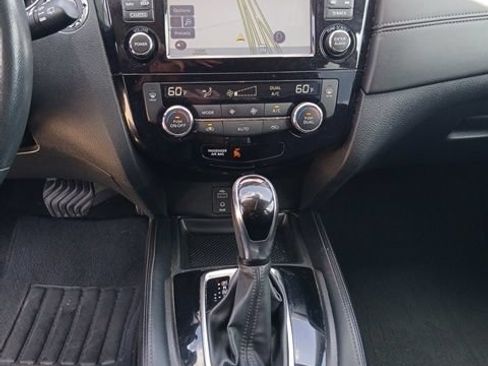 Used 2017 Nissan Rogue SL w/ SL Premium Package FWD image 17