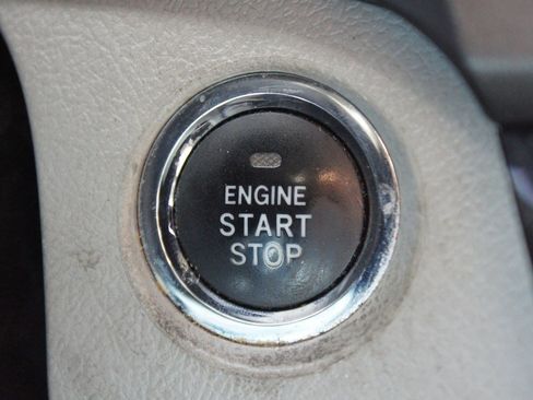 Used 2019 Toyota Sienna XLE FWD image 9