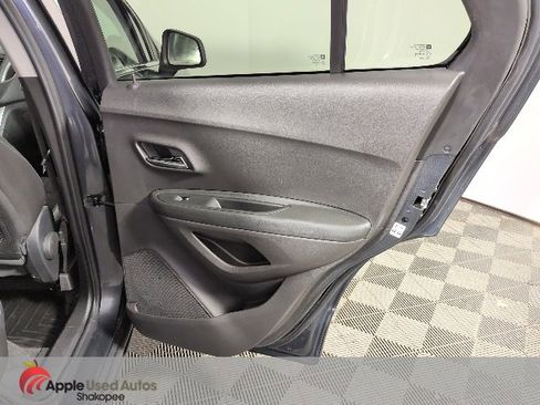 Used 2016 Chevrolet Trax LT w/ LT Sun and Sound Package image 32