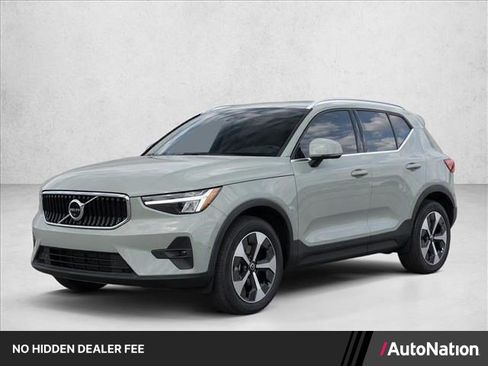 Used 2023 Volvo XC40 B5 Plus w/ Driver Assist Package AWD/4WD image 1
