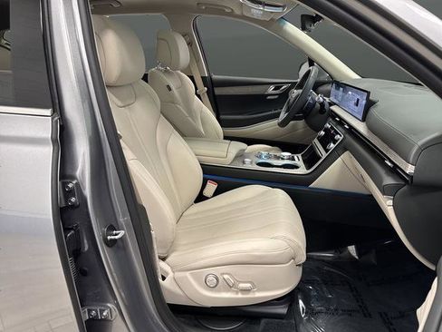 Used 2025 Genesis GV80 2.5T Advanced image 33