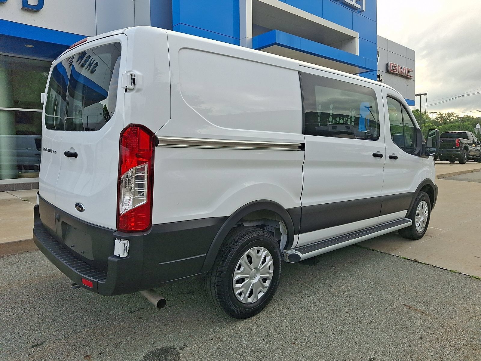 Used 2025 Ford Transit 250 Low Roof w/ Exterior Upgrade Package RWD image 6