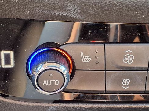 Used 2023 Buick Enclave Essence w/ Experience Buick Package image 8