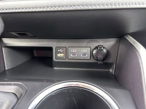 Used 2022 Toyota Highlander LE image 14