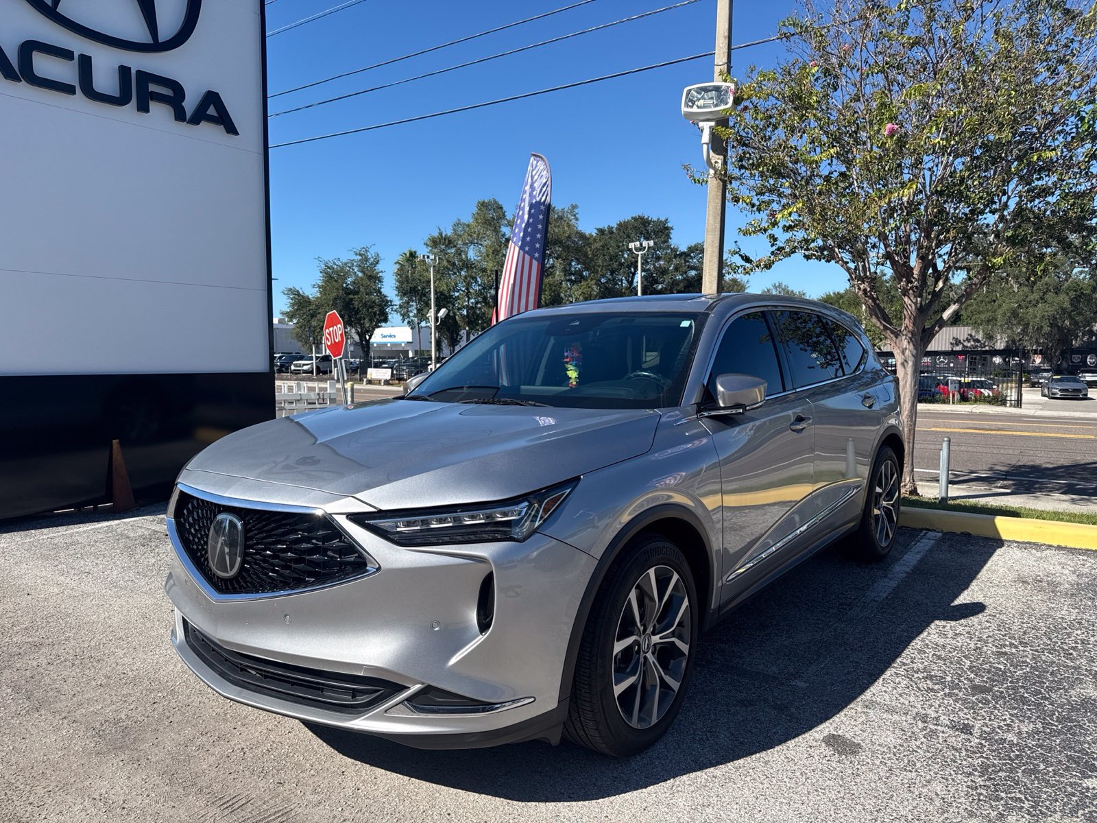 Used 2023 Acura MDX w/ Technology Package FWD image 4