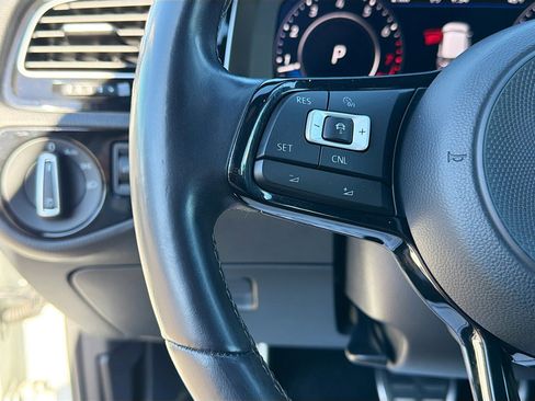 Used 2018 Volkswagen Golf R 4-Door image 35