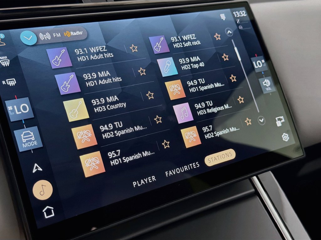 New 2026 Land Rover Range Rover Velar S AWD/4WD image 15