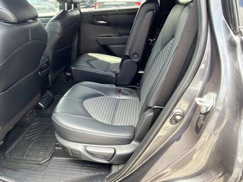 Used 2024 Toyota Highlander XSE AWD/4WD image 15