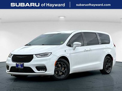 Used 2022 Chrysler Pacifica Touring-L w/ Uconnect Theater Family Group