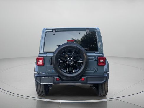 Used 2025 Jeep Wrangler Unlimited Sahara AWD/4WD image 41