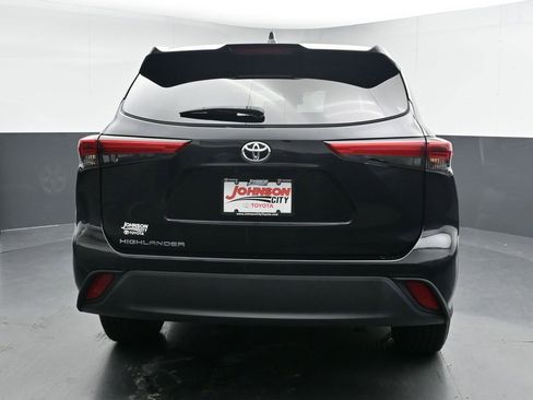 Used 2021 Toyota Highlander L image 8