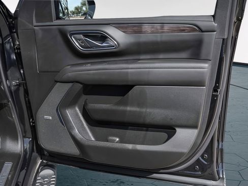 Used 2024 Chevrolet Suburban Z71 w/ Z71 Off-Road Package image 32