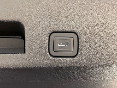 Used 2025 Chevrolet Traverse LT w/ LPO, Floor Liner Package AWD/4WD image 13