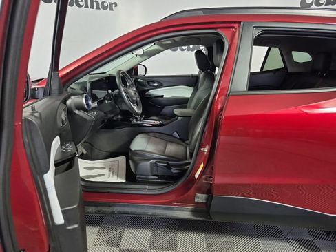 Used 2024 Chevrolet Trax LT w/ Driver Confidence Package FWD image 4