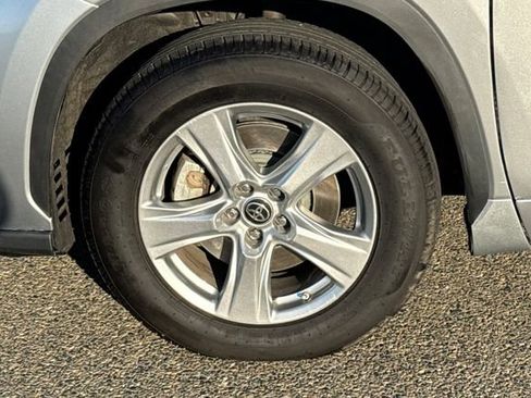 Used 2023 Toyota Highlander LE image 45