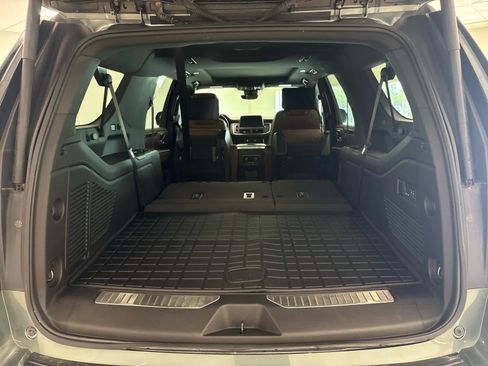 Used 2024 Chevrolet Suburban High Country AWD/4WD image 10