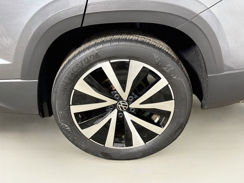 Used 2023 Volkswagen Taos SE w/ Panoramic Sunroof Package AWD/4WD image 29