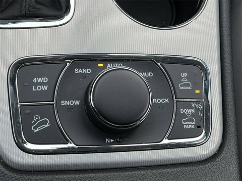 Used 2018 Jeep Grand Cherokee Summit w/ Platinum Series Group image 28