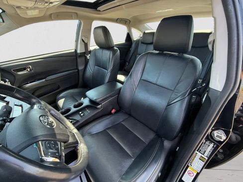 Used 2018 Toyota Avalon Limited image 10