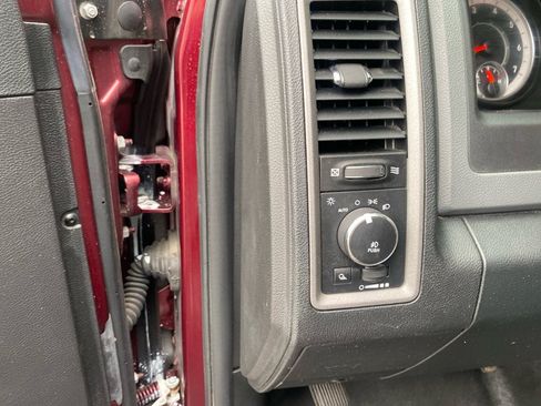 Used 2016 RAM 1500 Express AWD/4WD image 10