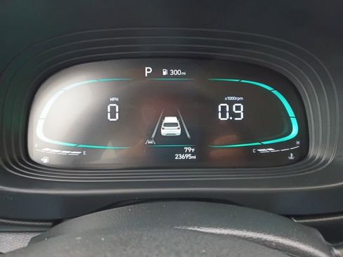 Used 2025 Hyundai Venue SEL FWD image 2