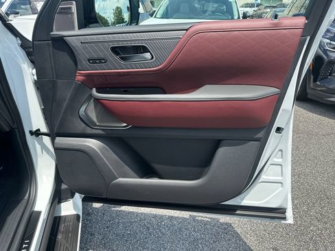 Used 2026 INFINITI QX80 Autograph w/ Premium Cargo Package AWD/4WD image 12