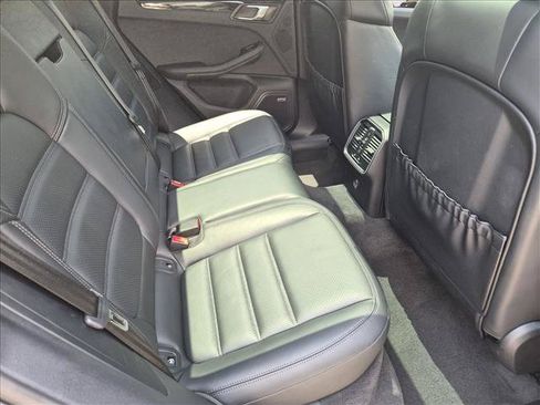 Used 2023 Porsche Macan AWD/4WD image 21