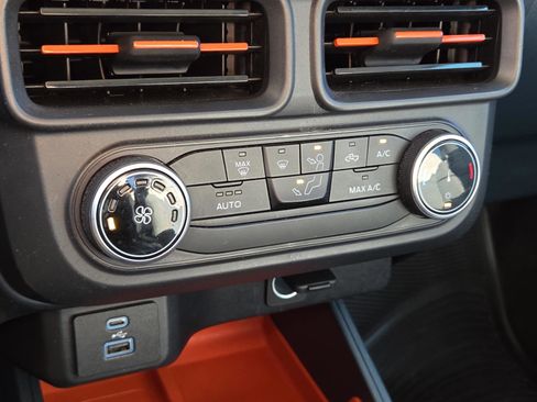 Certified 2024 Ford Maverick XLT image 27