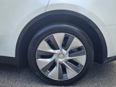 Used 2023 Tesla Model Y Long Range AWD/4WD image 19