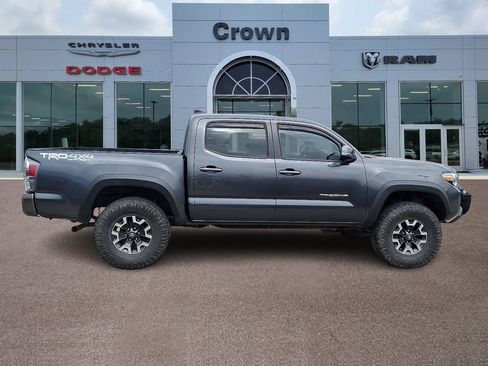 Used 2022 Toyota Tacoma TRD Off-Road w/ Technology Package image 7