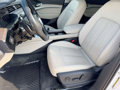 Used 2022 Audi e-tron Premium Plus w/ Premium Plus Package image 5