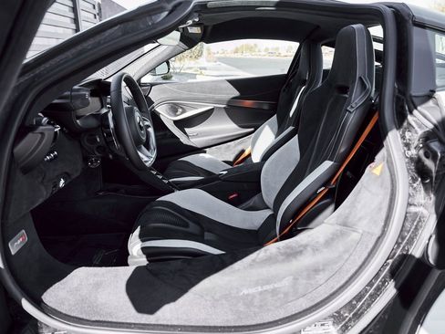 Used 2024 McLaren 750S image 32