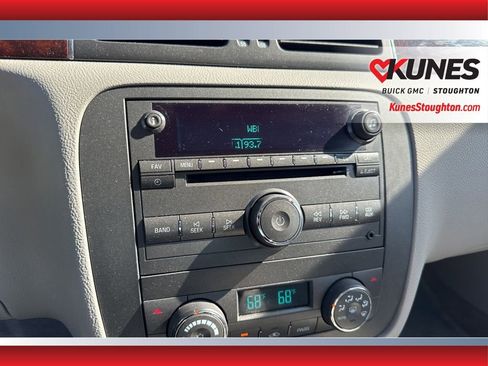 Used 2011 Buick Lucerne CXL image 30