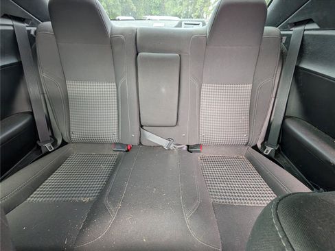 Used 2016 Dodge Challenger SXT RWD image 5