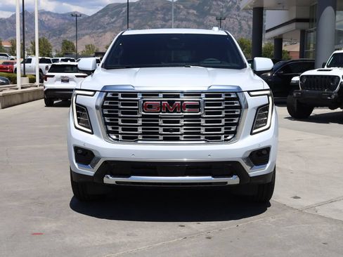 New 2026 GMC Yukon Denali w/ Denali Reserve Package AWD/4WD image 9