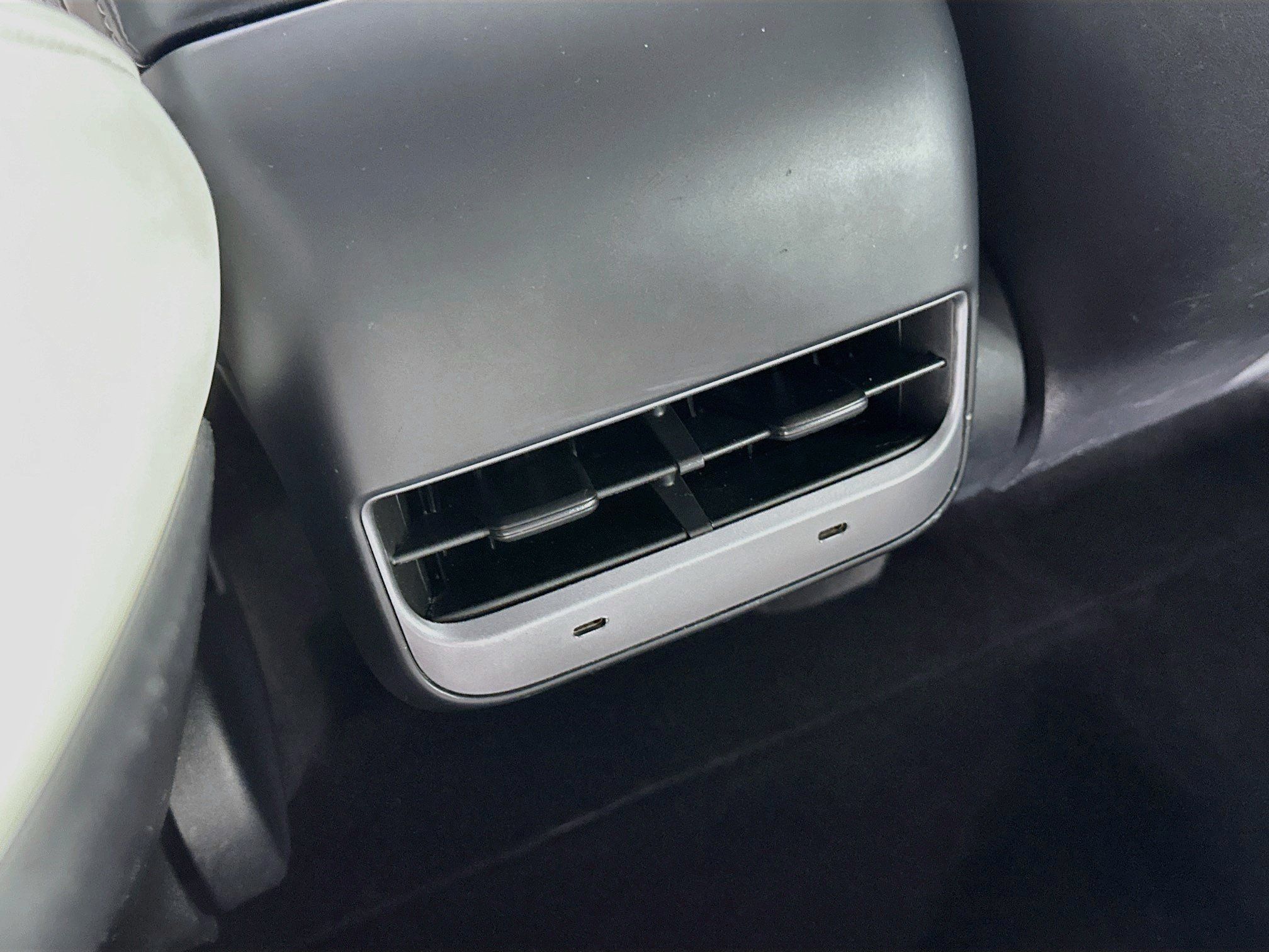 Used 2022 Tesla Model Y Long Range AWD/4WD image 26