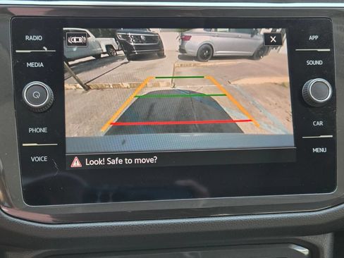 Used 2022 Volkswagen Tiguan SE FWD image 15