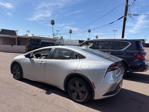 Used 2024 Toyota Prius LE image 10