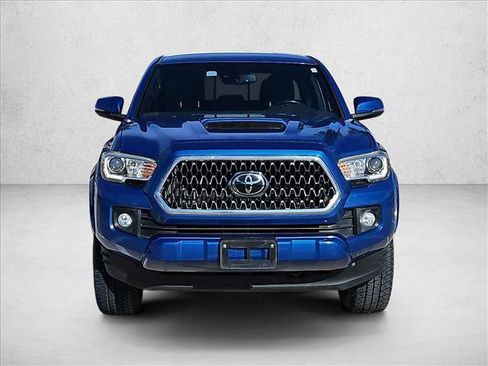 Used 2018 Toyota Tacoma TRD Sport w/ Technology Package image 2