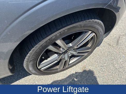 Used 2018 Volvo XC60 T5 Momentum w/ Vision Package AWD/4WD image 6