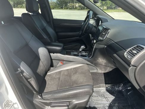 Used 2020 Jeep Grand Cherokee Altitude RWD image 24