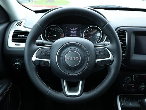 Used 2019 Jeep Compass Latitude FWD image 15