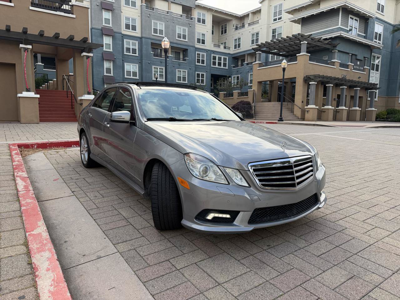 Used 2010 Mercedes-Benz E 550 Sedan image 15