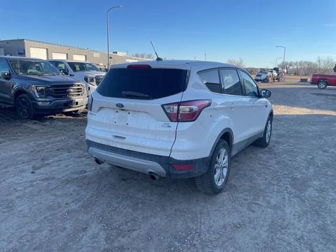 Used 2017 Ford Escape SE image 7