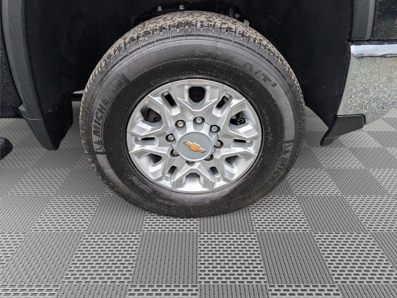 Used 2025 Chevrolet Silverado 3500 LT w/ Safety Package AWD/4WD image 9