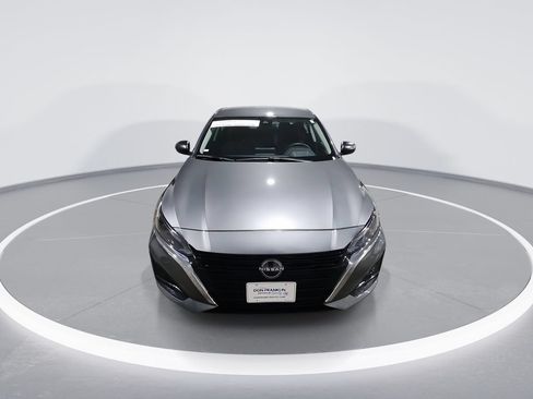 Used 2024 Nissan Altima 2.5 SV FWD image 3